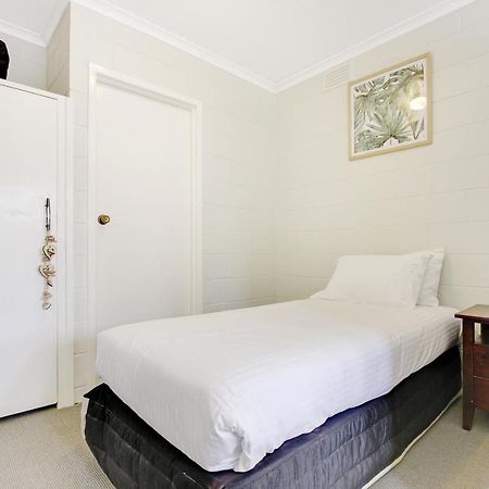 Hybiscus Waterfront Apartments Lakes Entrance Extérieur photo