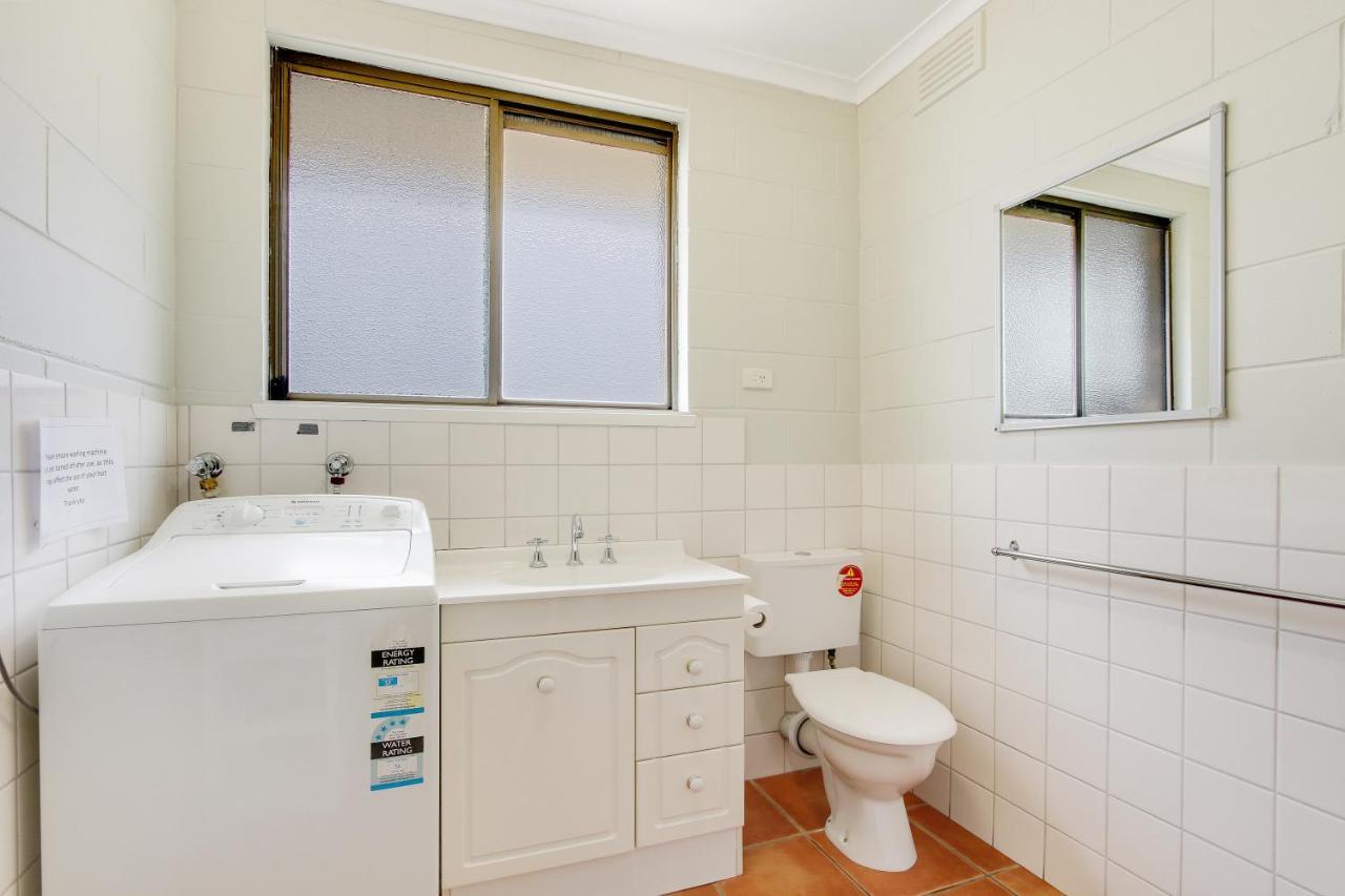 Hybiscus Waterfront Apartments Lakes Entrance Extérieur photo