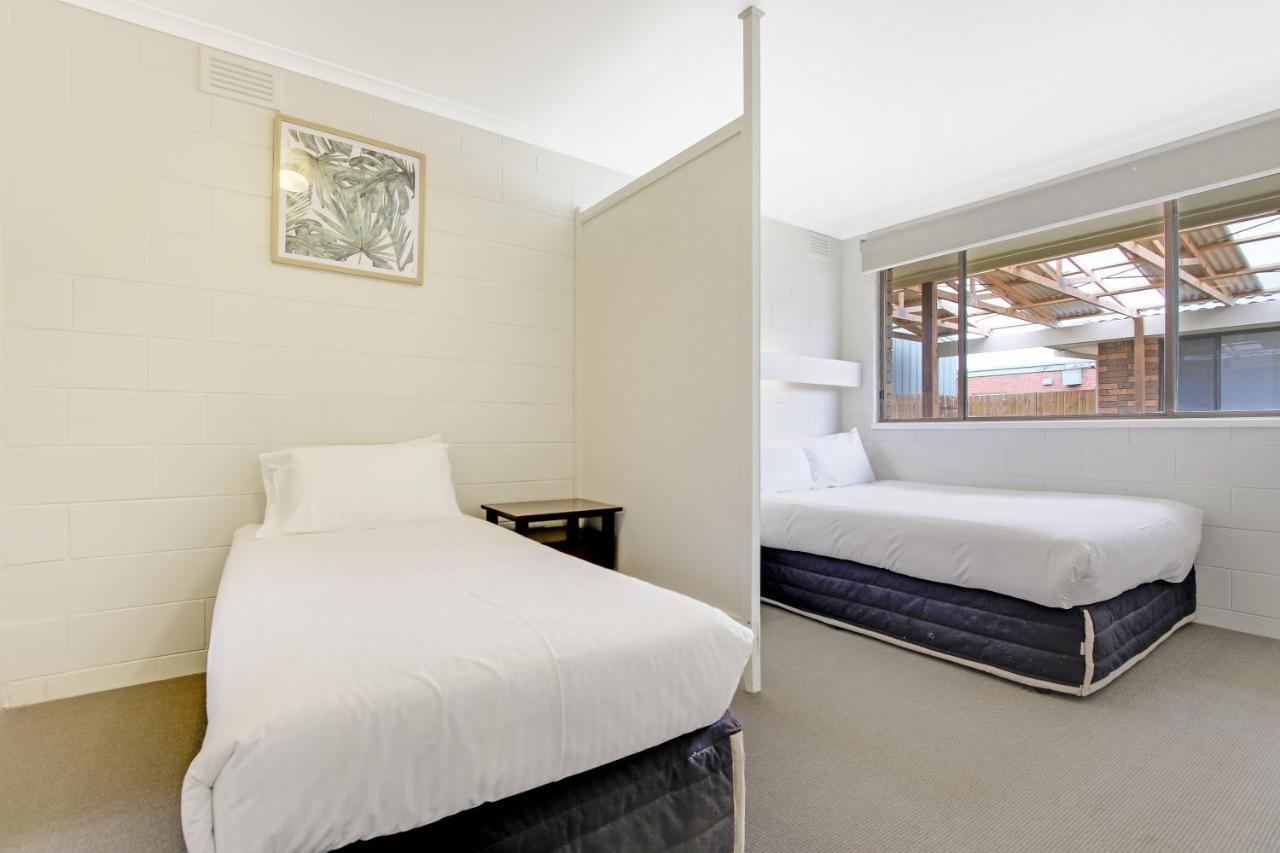 Hybiscus Waterfront Apartments Lakes Entrance Extérieur photo