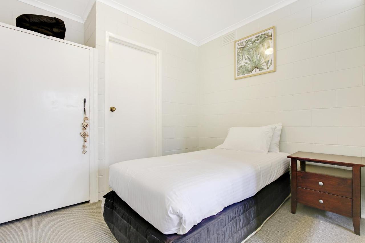 Hybiscus Waterfront Apartments Lakes Entrance Extérieur photo