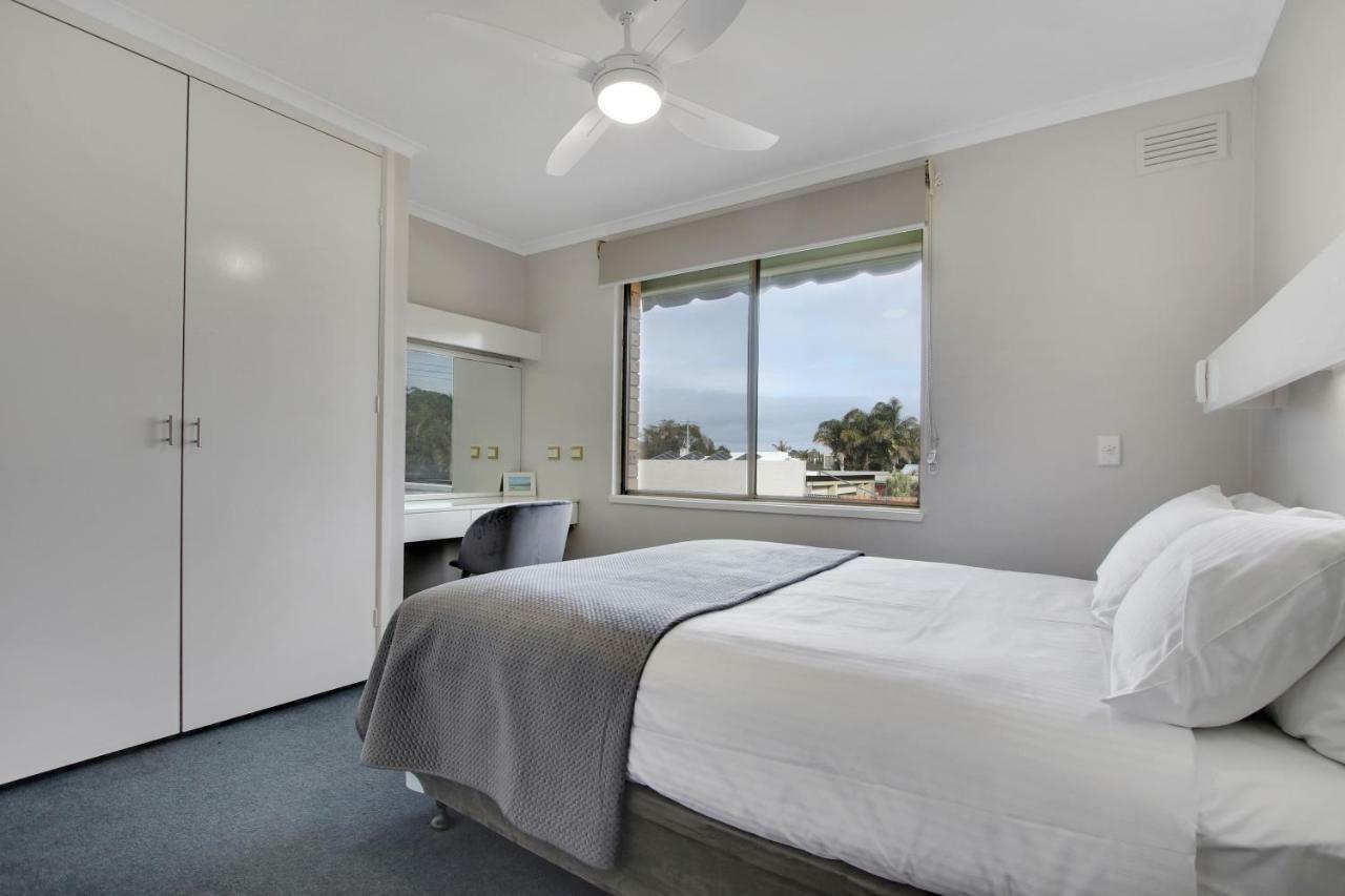 Hybiscus Waterfront Apartments Lakes Entrance Extérieur photo