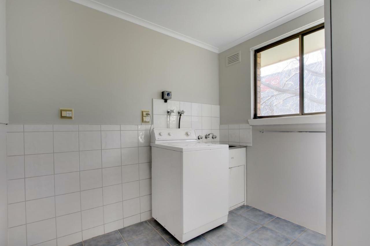Hybiscus Waterfront Apartments Lakes Entrance Extérieur photo