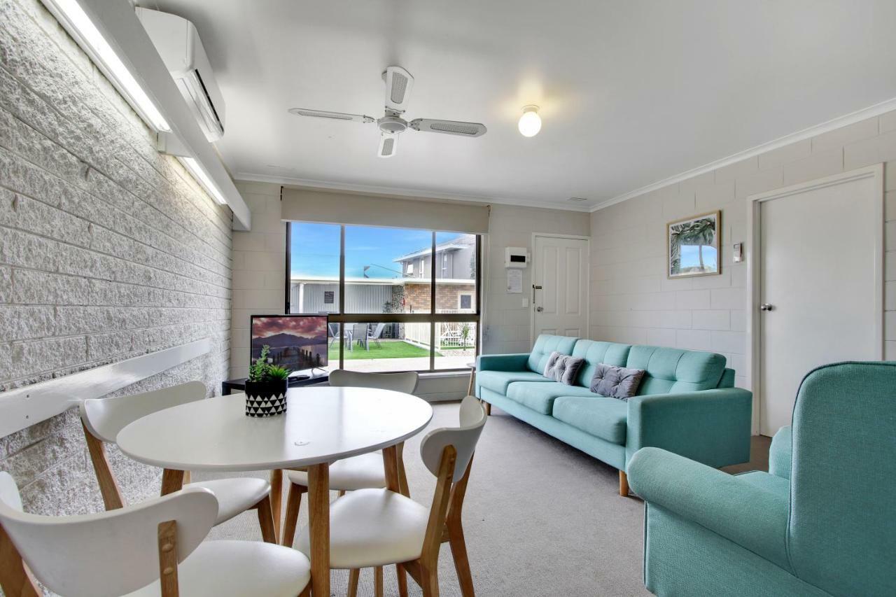 Hybiscus Waterfront Apartments Lakes Entrance Extérieur photo
